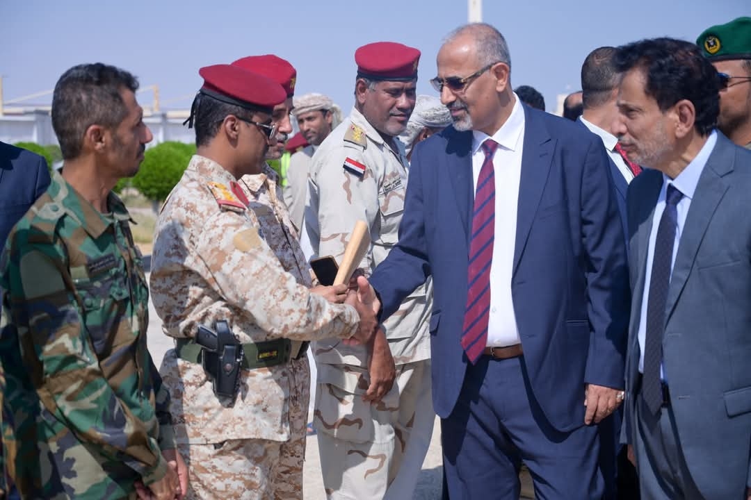 اللواء الزبيدي يغادر مدينة الغيضة بعد زيارة تفقدية لمحافظة المهرة
