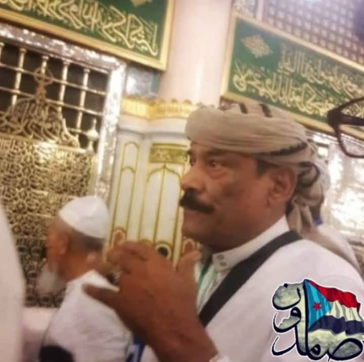 يبحثون عن هدايا باللون الأحمر.. ووطني الجنوبي غارق فيها!