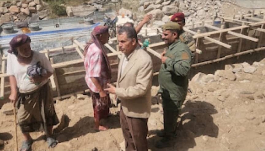 مدير عام يهر يتفقد العمل بمشروع طريق ضيك – المفلحي.*