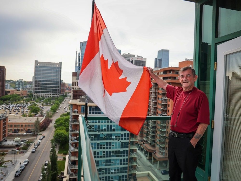 Calgarian told to remove Canadian flags by condo board