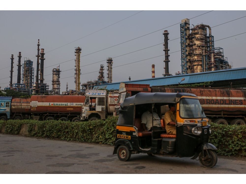India hasn't given refiners directions not to buy Russian oil