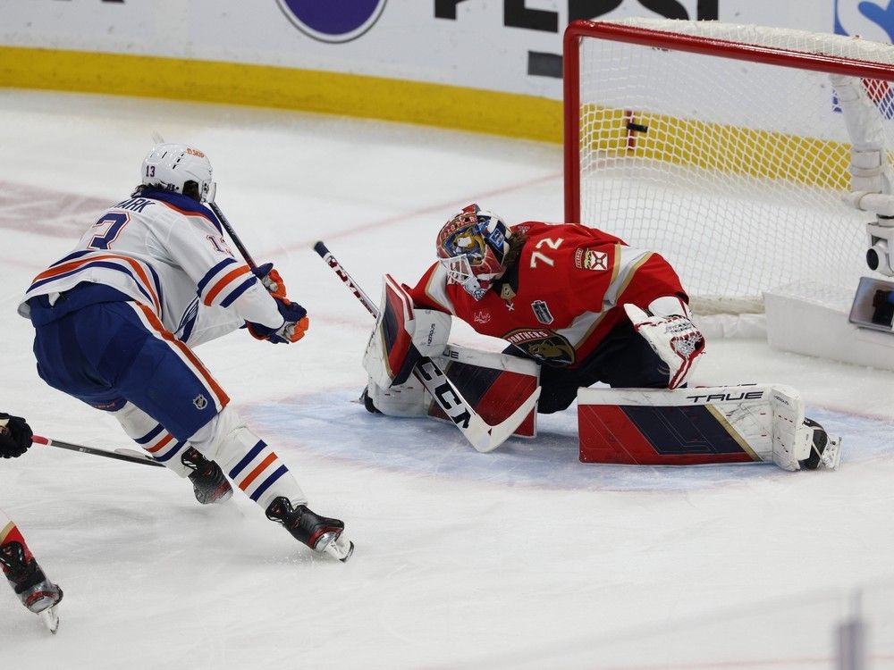 'High glove': NHL goalie expert points out Florida star Bobrovsky's one weakness