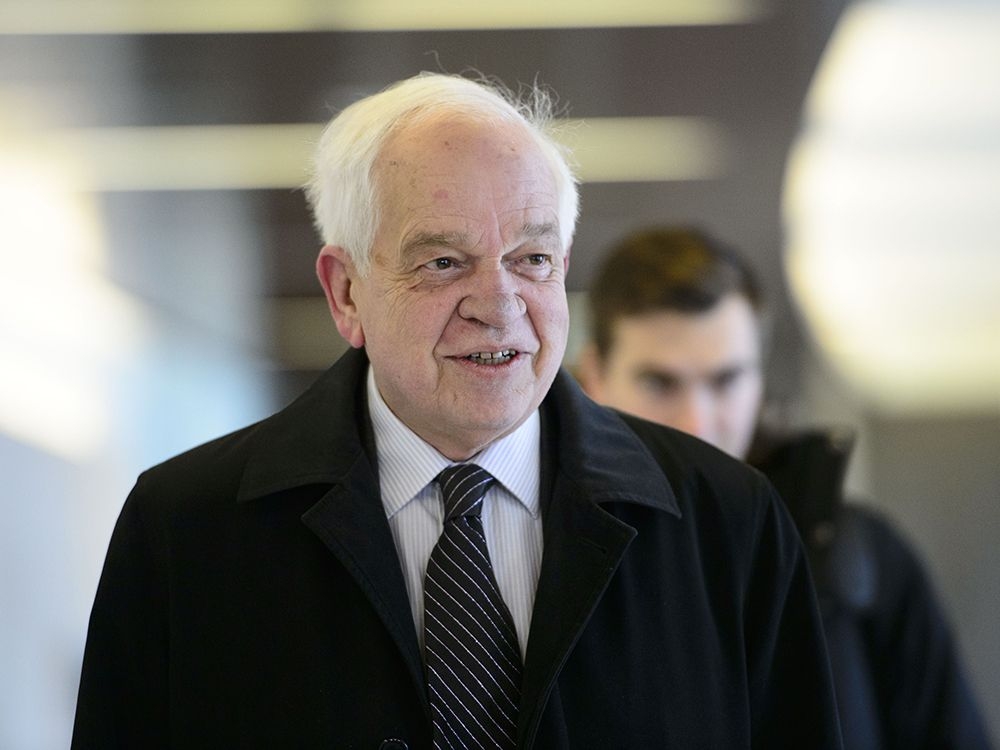Former Liberal cabinet minister John McCallum dead at 75, family says