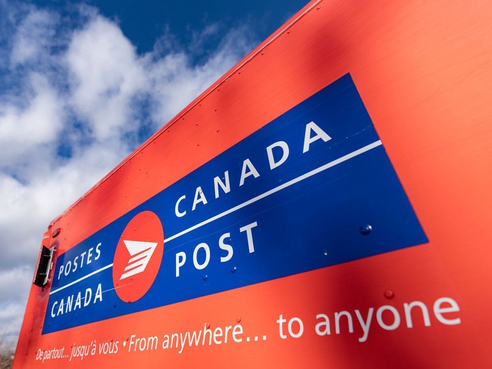 Canada Post is 'effectively bankrupt,' should phase out door-to-door letter mail delivery: report