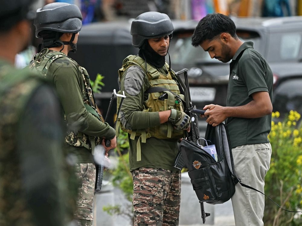 Indian and Pakistan troops swap intense artillery fire amid high tensions