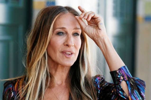 Sarah Jessica Parker launches wallpaper line