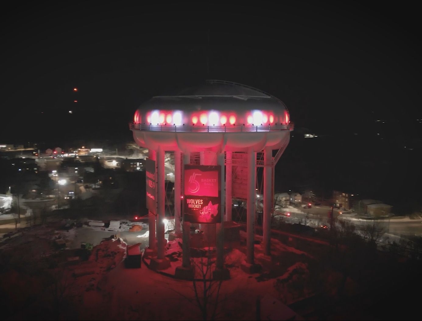 Sudbury Wolves receive OHL business award for world's largest goal light