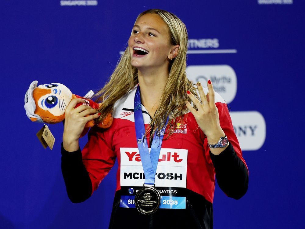 Summer McIntosh's third gold in Singapore moves her closer to Phelps' record