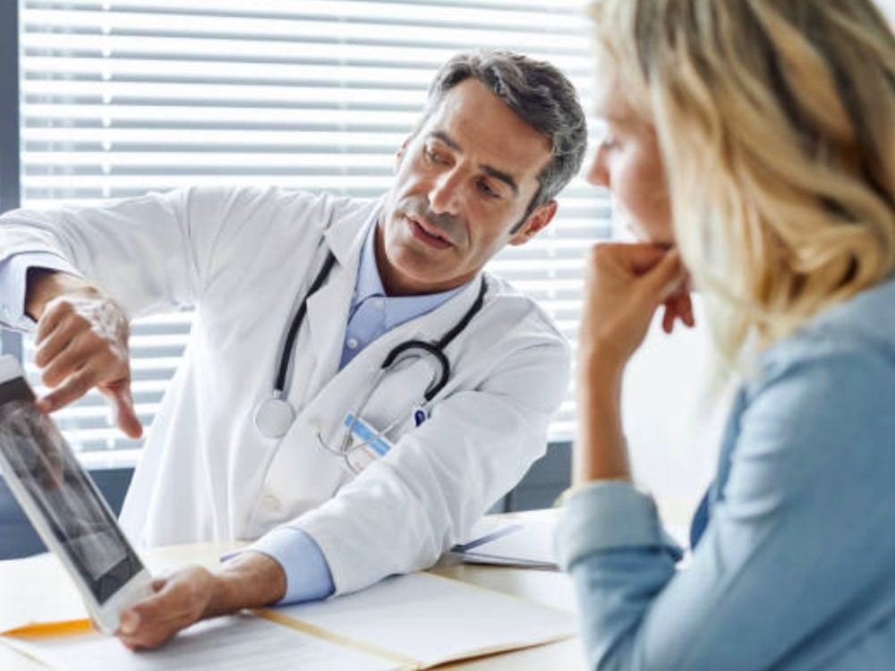 AI tools and doctor shortage leading to rise in DIY diagnosis, Ontario docs say