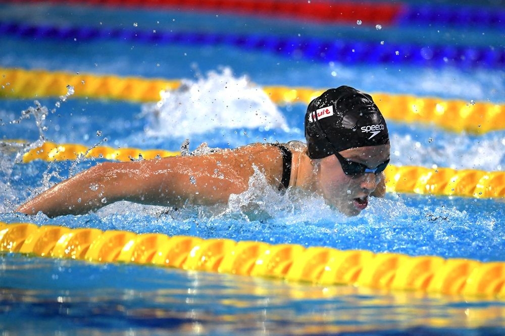 Canada's Summer McIntosh destroys world record to jump-start big season of change for superstar swimmer