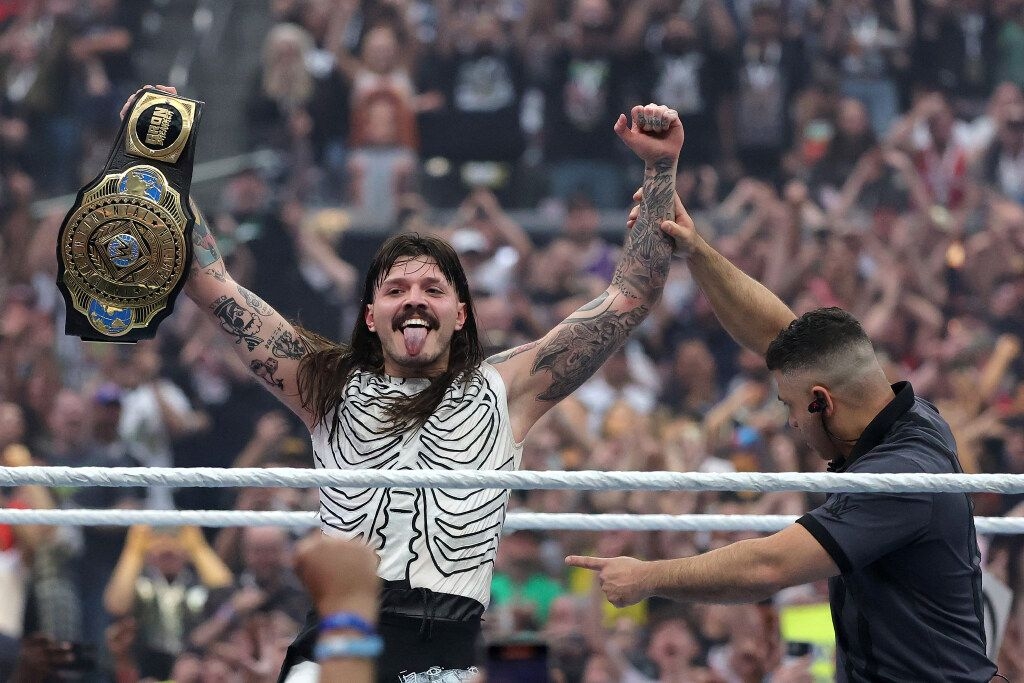 Dominik Mysterio talks winning the WWE IC title, his "deadbeat dad" Rey, Penta and more