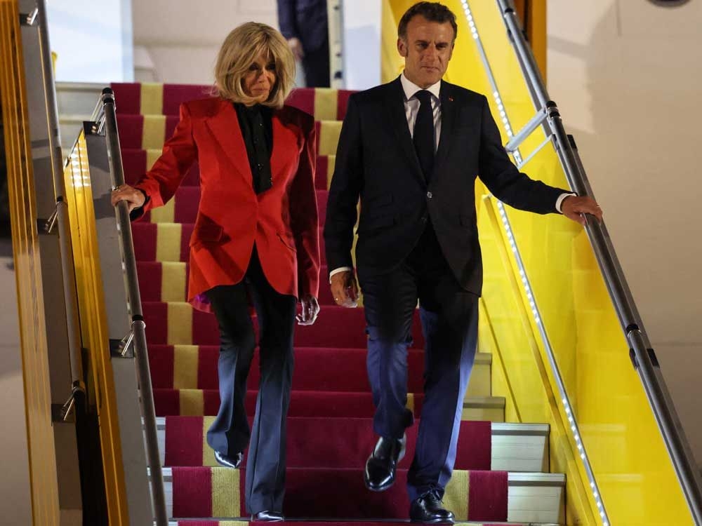 Lip reader reveals what Brigitte Macron said after shoving French president's face