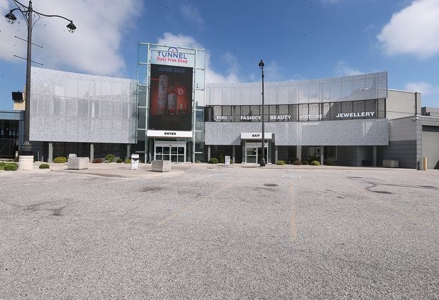 Border mayors, industry group call on feds to save duty free stores