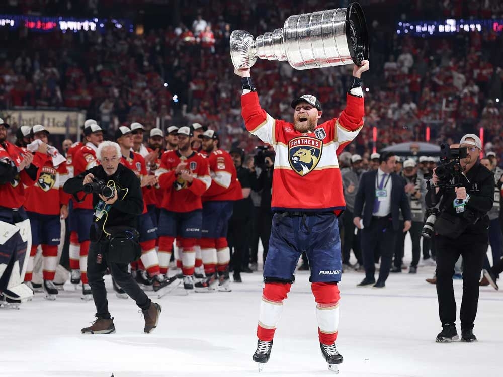 Panthers' Sam Bennett bleepin' says he's staying with Cup champions
