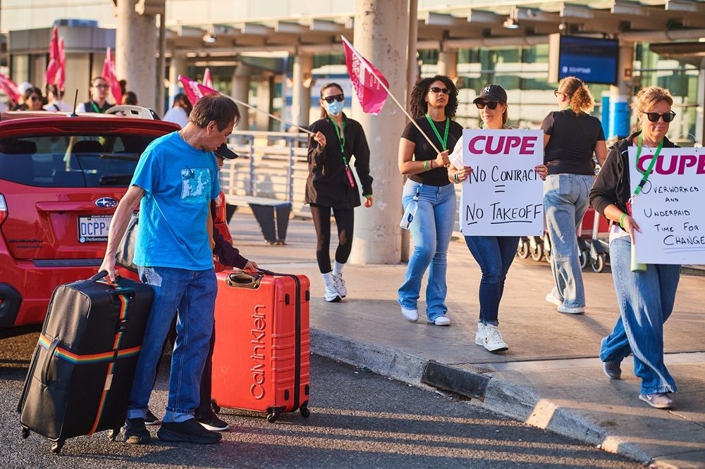 Air Canada flight attendants on strike, airline's flights cancelled
