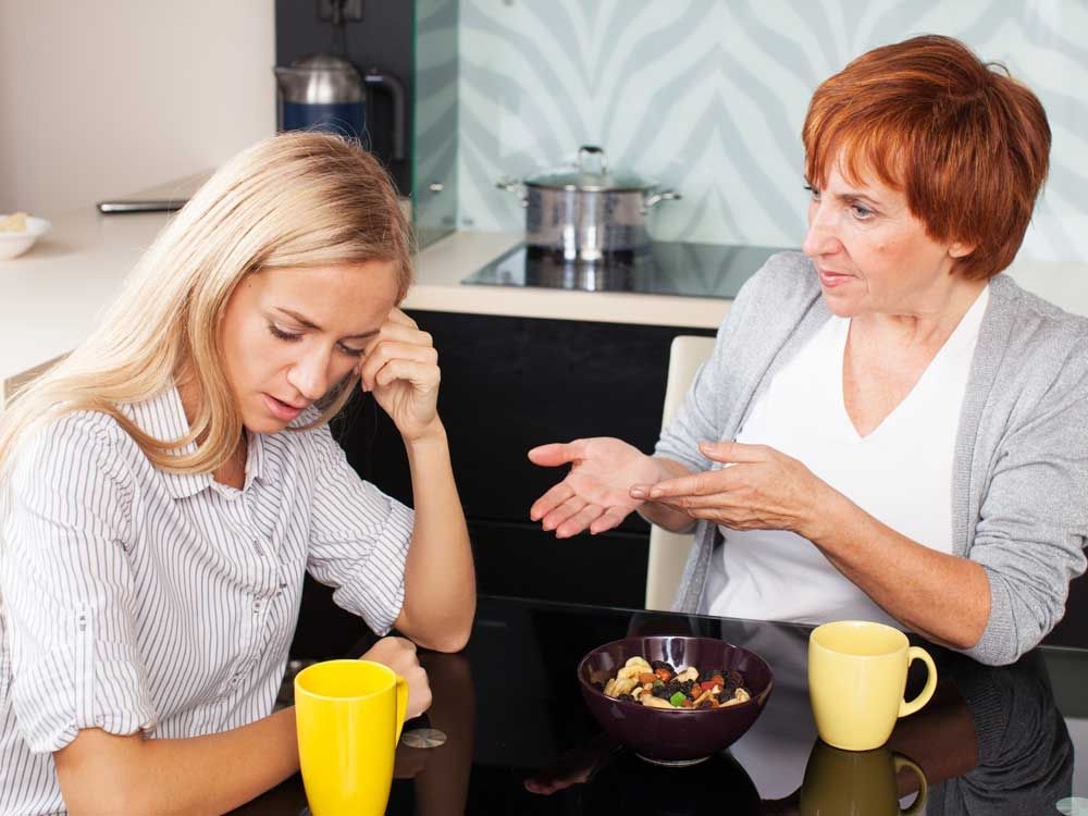 DEAR ABBY: Dad's new girlfriend rolls up the welcome mat