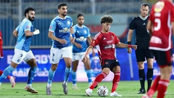 الصدارة حمراء.. مباريات الأهلي وبيراميذر المتبقية في الدوري المصري