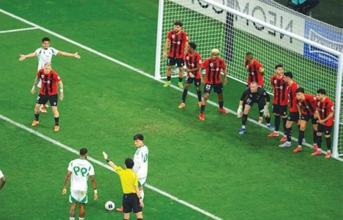 الأهلي يضرب ولا يبالي سحق الريان في عقر داره بثلاثية