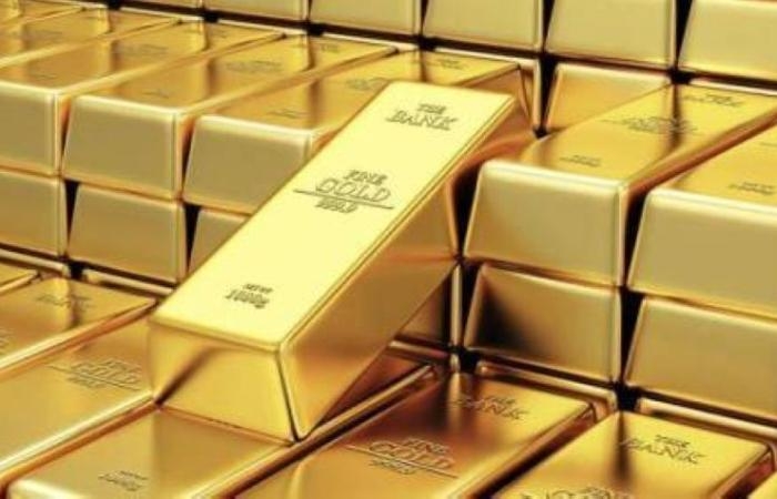الذهب يرتفع مع هبوط الدولار وعوائد سندات الخزانة
