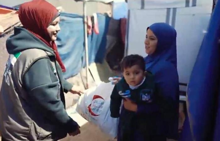 «الفارس الشهم 3» توزّع كسوة شتوية على النازحين في غزة
