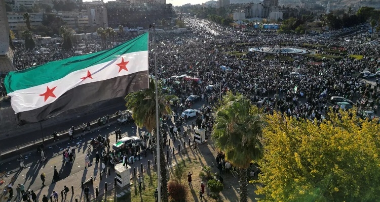 الفشل كان مضمونا.. قرار ترامب برفع العقوبات عن سوريا: لانجاح السلطة الانتقالية ومنعا لحرب واسعة النطاق