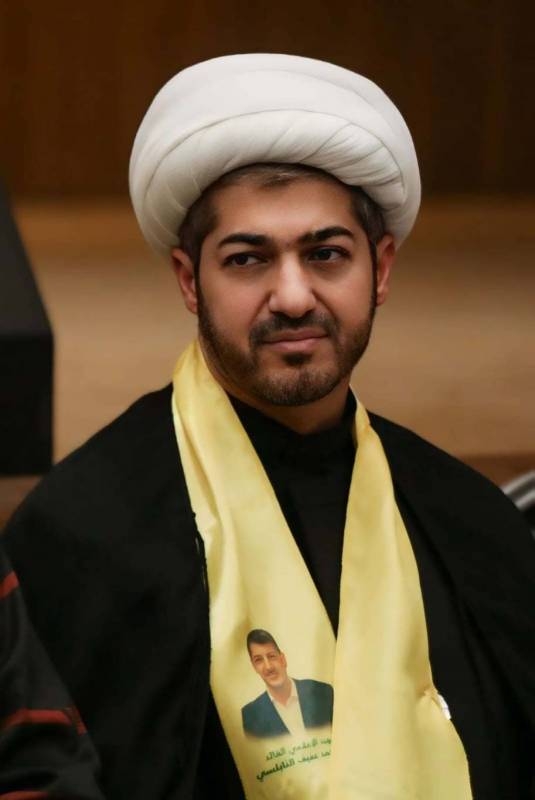 محمد عفيف ايقونة إعلامية جمع رفاق المهنة في حياته واستشهاده مراسم تأبين وعزاء حاشدة في مجمع "اهل البيت" في الجناح..وإشادة بمزايا القائد الكبير الجسم الاعلامي يرفع الصوت لغياب الإدانة الحكومية والرسمية لعملية الاغتيال الجبانة الشيخ صادق النابلسي لـ"الديار": الدولة عاجزة ومسؤولوها في حالة هوان... ل