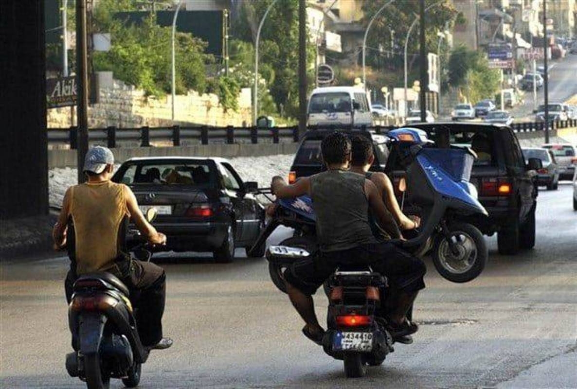 يرمون أنفسهم أمام السيّارات للابتزاز