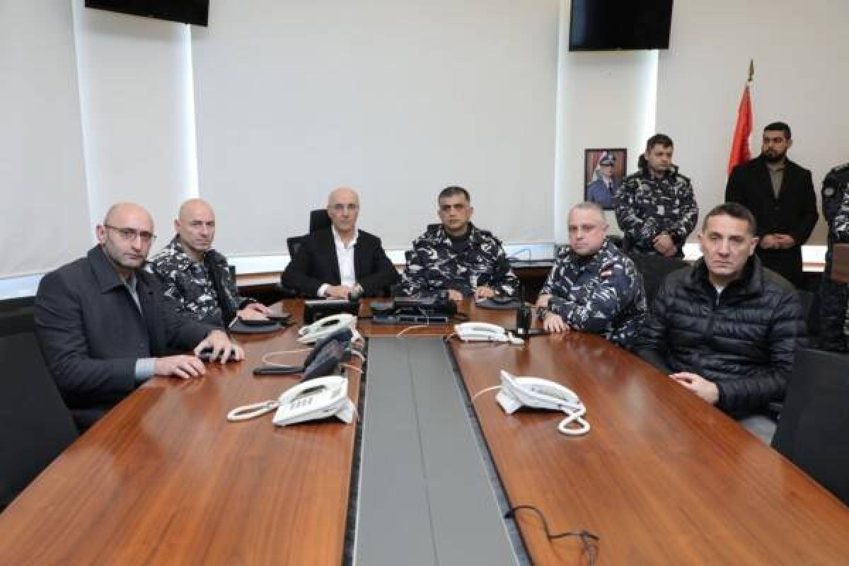 وزير الداخلية تابع سير التدابير والإجراءات الأمنية لمناسبة تشييع السيدين نصرالله وصفي الدين