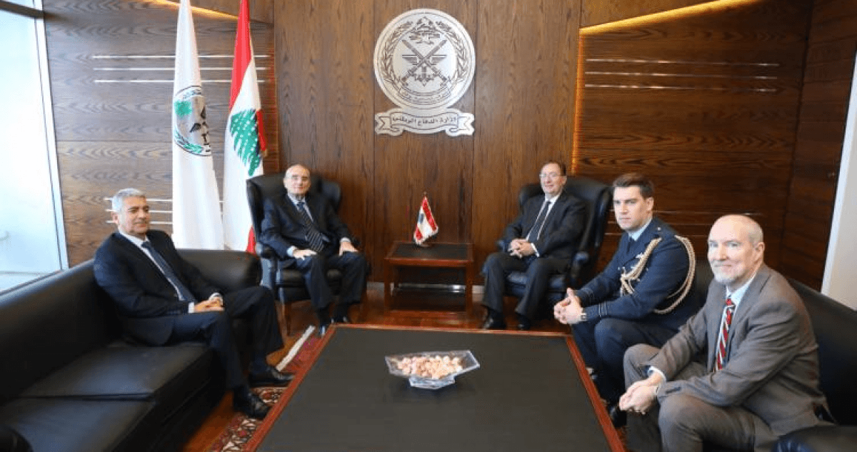 وزيرالدفاع عرض الأوضاع مع سفير بريطانيا
