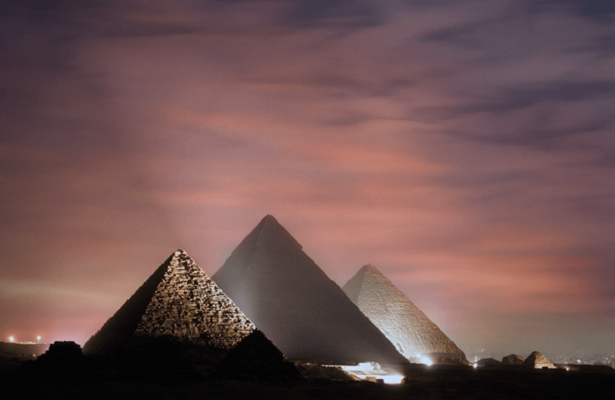 طاقة غامضة داخل أهرامات مصر تحيّر العلماء