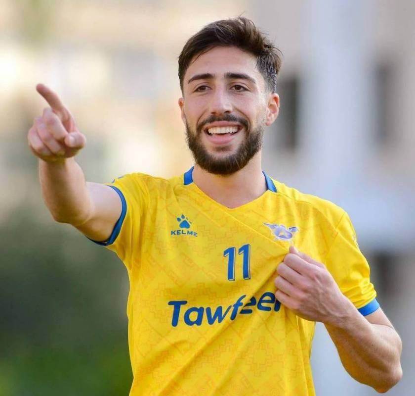 لاعب كرة قدم لاخترت الألعاب القتالية