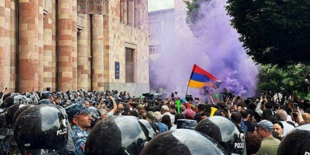 الرئيس الأرمني يوقع قانون بدء مسار الانضمام إلى الاتحاد الأوروبي