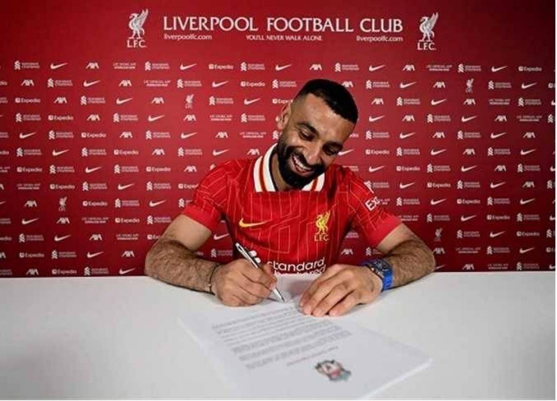 صلاح يجدد عقده مع ليفربول لمدة موسمين