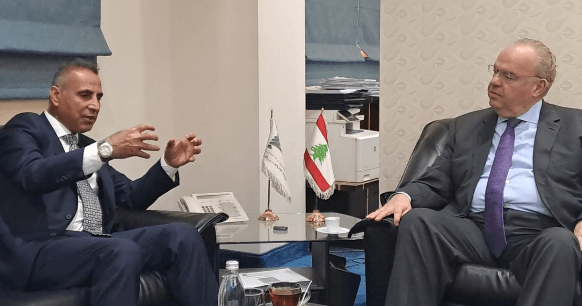 الحاج يعرض وسفير سلطنة عُمان التعاون في مجال الاتّصالات