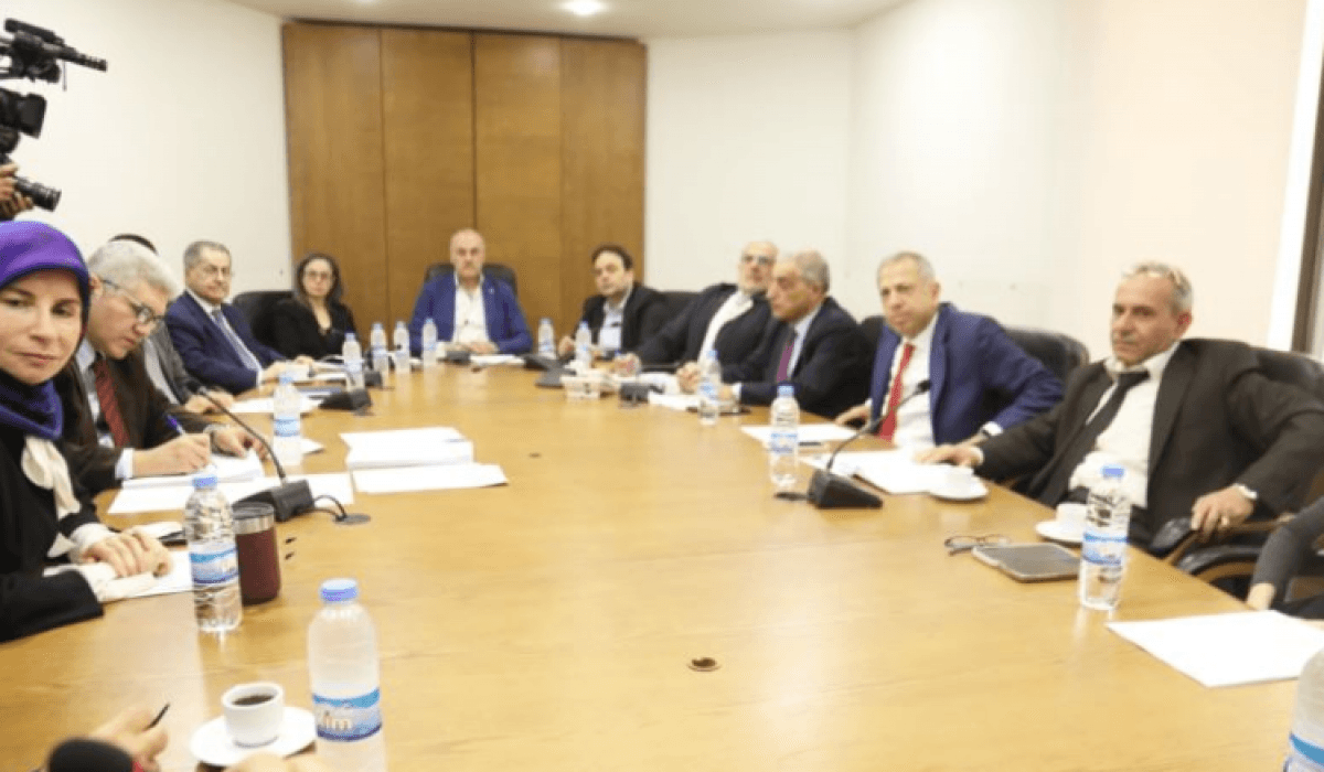 الصيدليات المدمرة وإنصاف الاطباء على طاولة لجنة الصحة