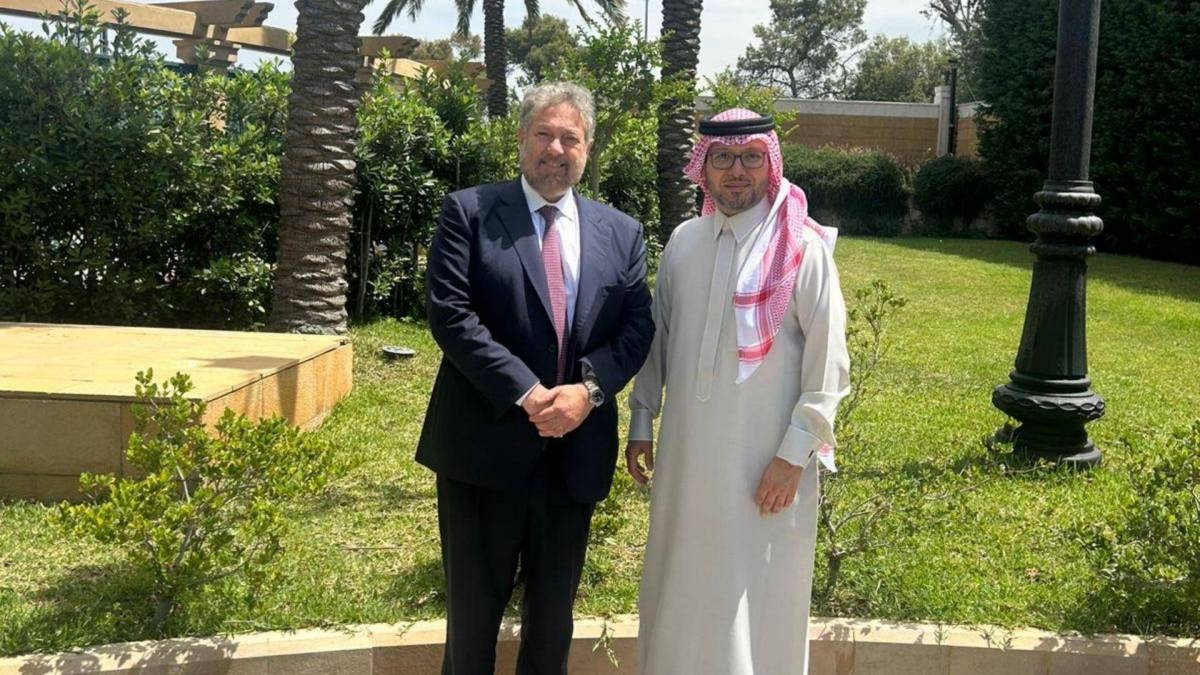 لقاء بين افرام والبخاري