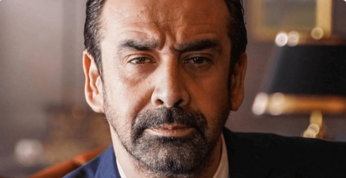 كريم عبد العزيز يعود إلى المسرح بمسرحية "الباشا" ضمن فعاليات موسم جدة
