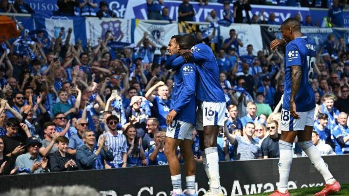 الدوري الانكليزي... ايفرتون يغادر غوديسون بارك بانتصار أخير