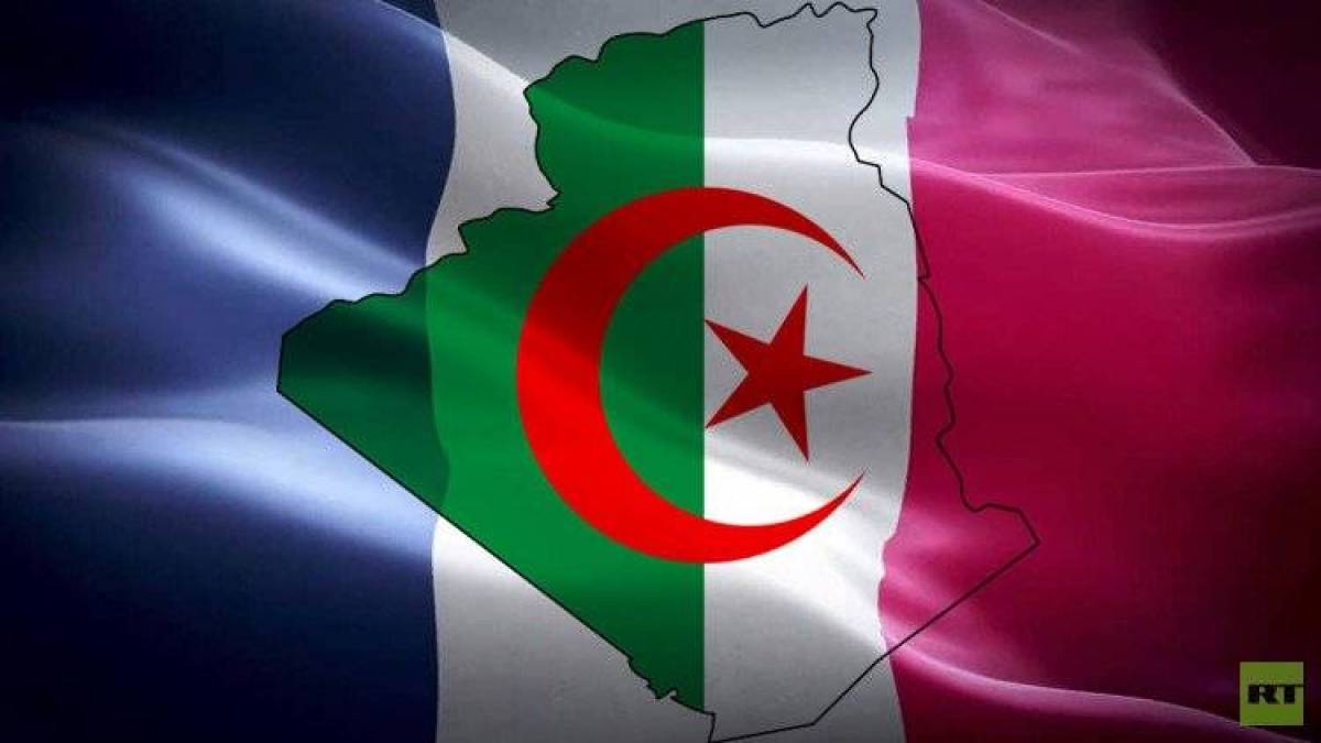 فرنسا تطرد ديبلوماسيين جزائريين