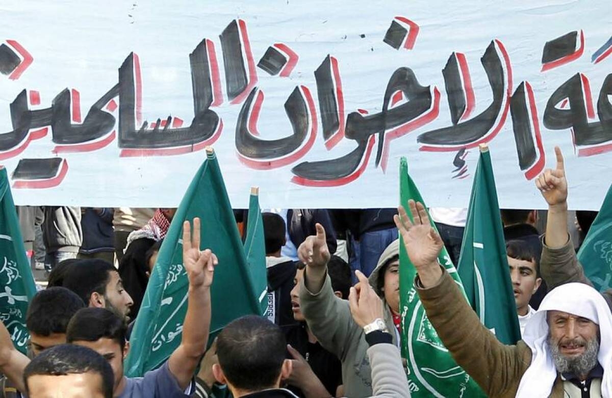 الإخوان المسلمون في مرمى ماكرون