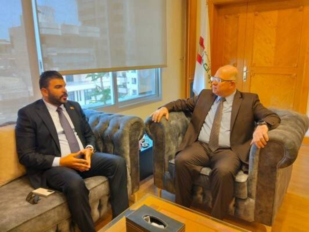 وزير العمل اطلع على مشاكل قطاع النقل والتقى لجنة الانقاذ الدولية