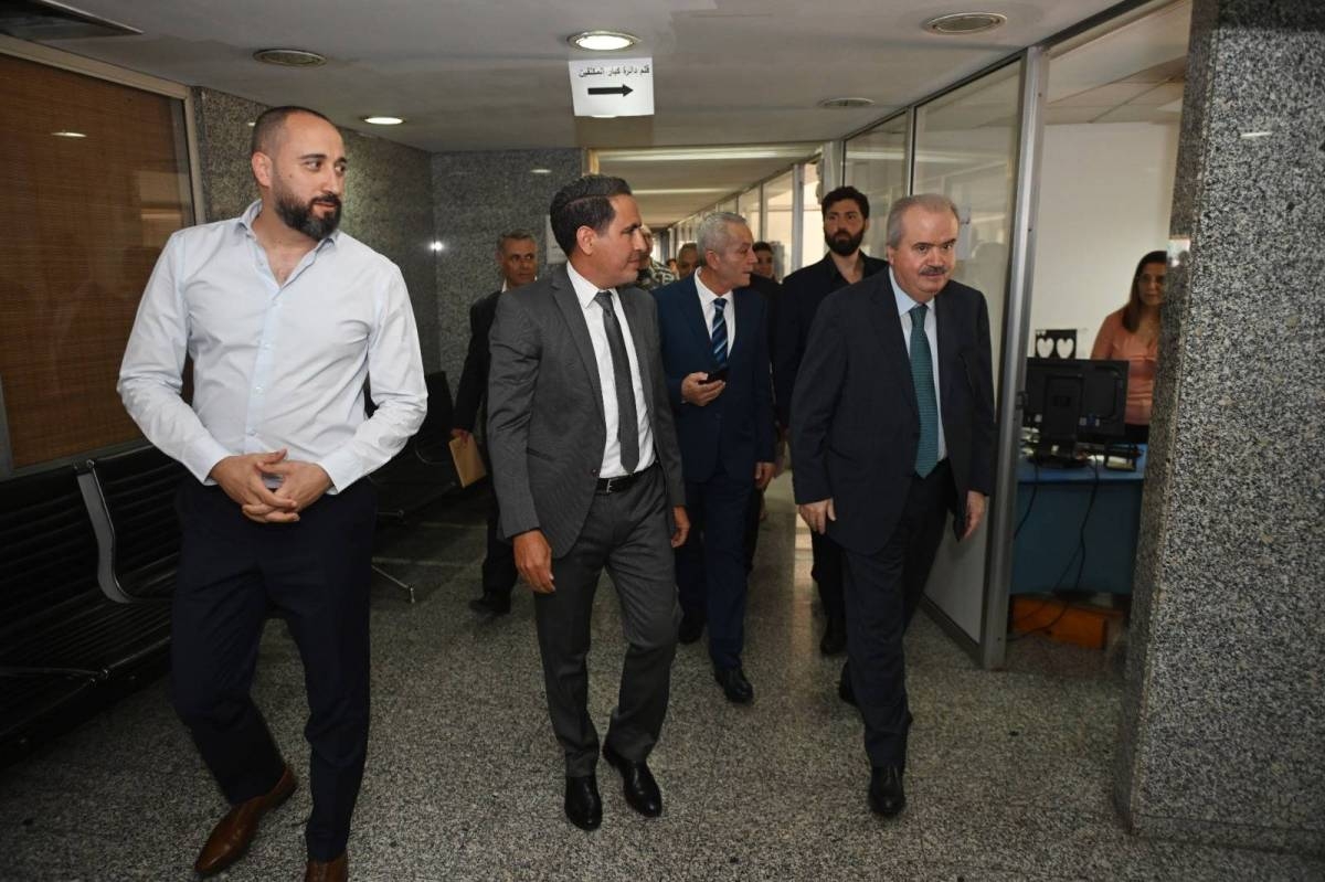 جابر يجول في أقسام مبنى الـ TVA