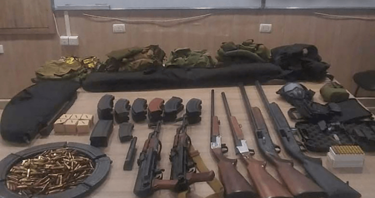 الجيش: دهم منازل مطلوبين في حوش الرافقة وسعدنايل ومجدل عنجر والفنار وتوقيف 13 منهم بجرم إطلاق نار