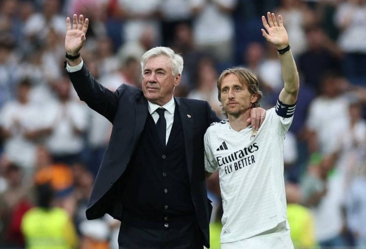 رسائل مؤثرة بالدموع... أنشيلوتي ومودريتش يودعان ريال مدريد