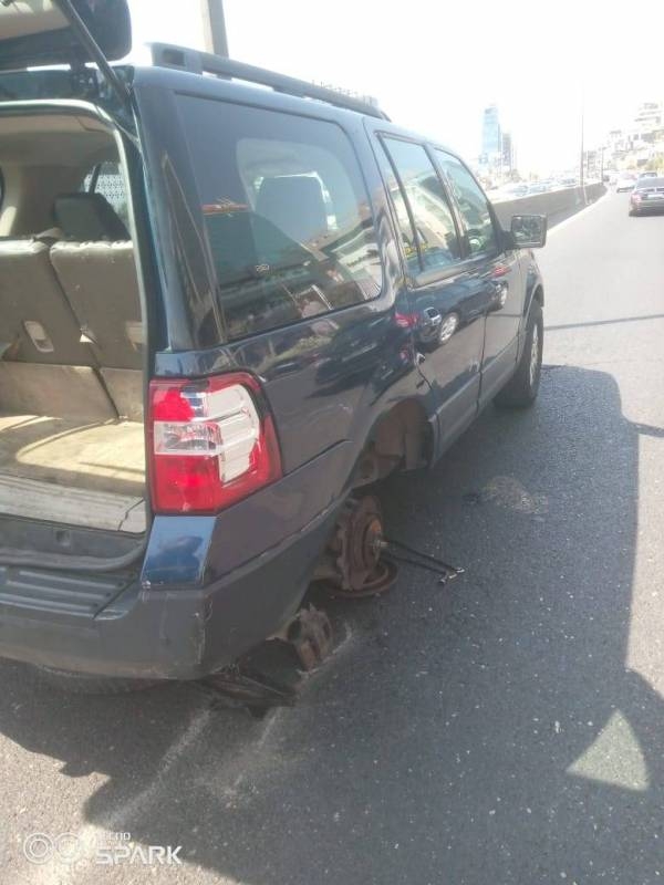 التحكم المروري: تعطل سيارة على أوتوستراد الضبية باتجاه جبيل ودراج من مفرزة سير الجديدة يعمل على المعالجة