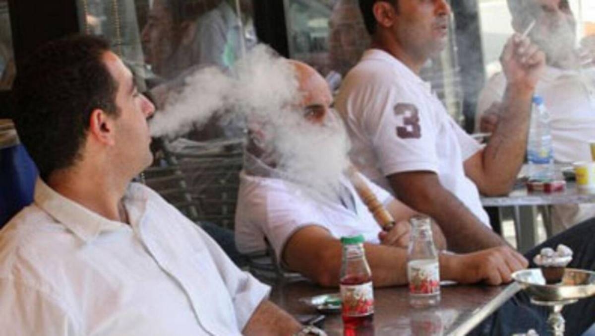 لبنان على شفا كارثة صحيّة: 80% من اللبنانيين مدخنون و "التنفيخ" يقتل بصمت أجيال المستقبل! البروفيسور جورج غانم لـ "الديار": البيانات مُخيفة.. والشباب في دائرة الخطر!