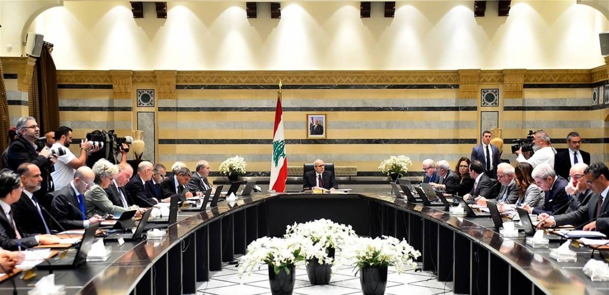 الحكومة "تهتزّ"... الخلافات حول الأولويّات ... والاتصالات تتسارع لاحتواء التصعيد