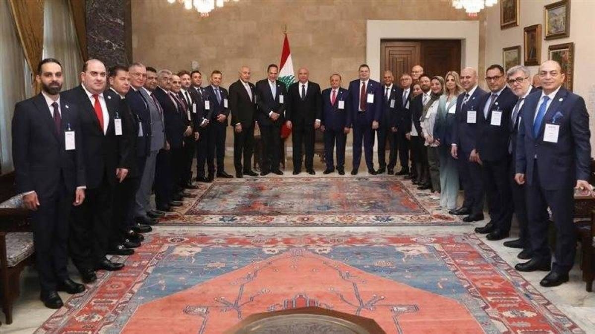 وفد "جمعيّة الصداقة المصريّة- اللبنانيّة لرجال الأعمال" التقى عون وبري عون: هدفي إعادة بناء الدولة - بري: نرحّب بكلّ جهد استثماري للنهوض فوزي: تعزيز أواصر التعاون الاقتصادي بين البلدين- حدرج: نضع أنفسنا في خدمة لبنان