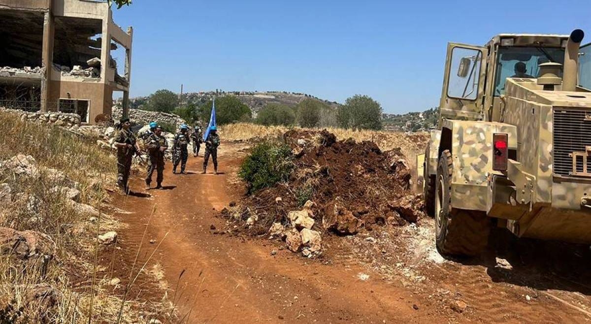 الجيش: أزلنا سواتر ترابية وأعدنا فتح طرقات أغلقها العدو في خراج ميس الجبل