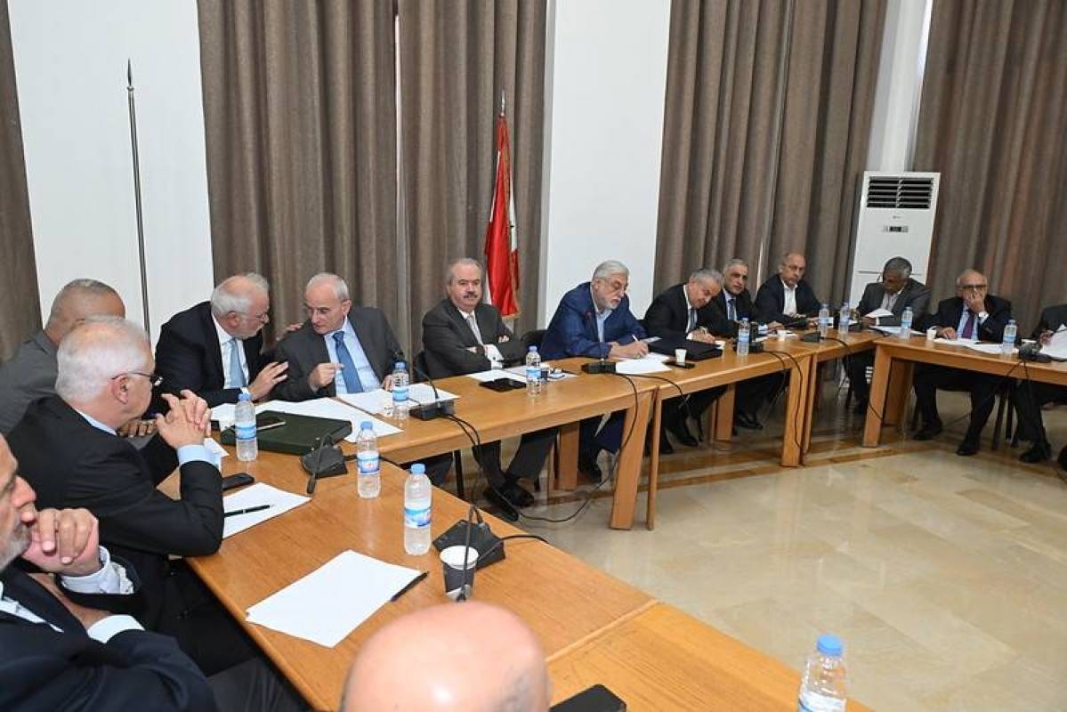 لجنة الدفاع تبحث في الغاء وثائق الاتصال و"الإخضاع" وعائدات البلديات